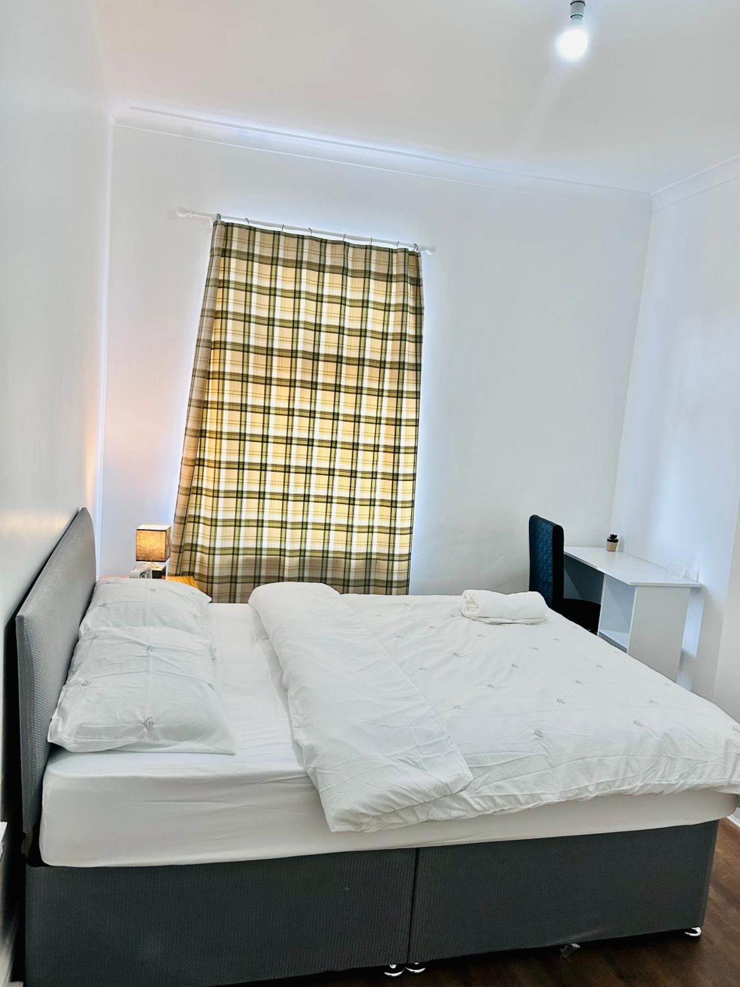 Acomodação com café da manhã  Spacious Double Bed In New Moston *